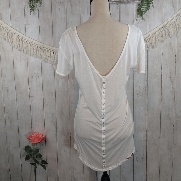 Talia Hancock Tops - TALIA HANCOCK simple white buttoned back tee